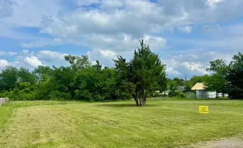 1505 Up The Grove St, Greenville, TX 75401