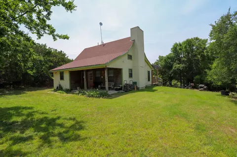 813 Sam Bass Rd, Mcgregor, TX 76657