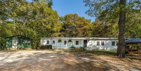 228 Stuart Dr, Karnack, TX 75661