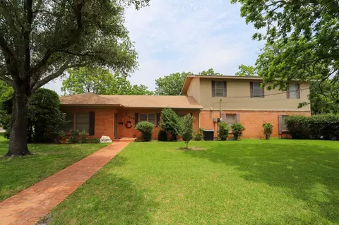 1000 S Harrison St, Mcgregor, TX 76657
