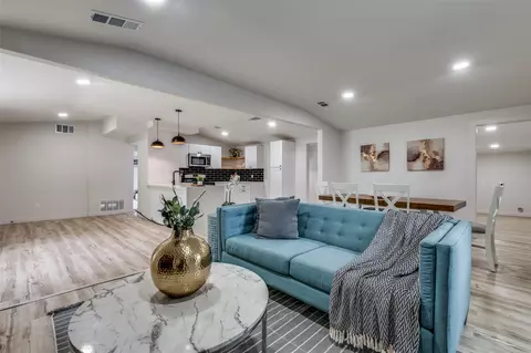 122 Wallace Dr, Garland, TX 75041