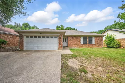 4111 Cypress Springs Dr, Arlington, TX 76001