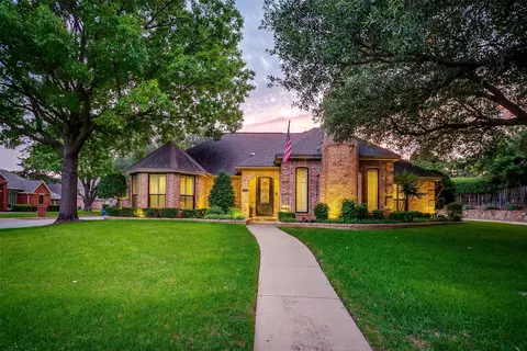 5800 Montford Dr, Colleyville, TX 76034