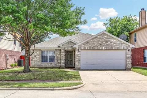 914 Gillon Dr, Arlington, TX 76001