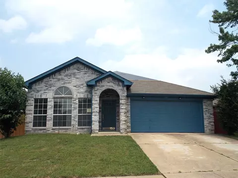 6107 Brookfall Dr, Arlington, TX 76018