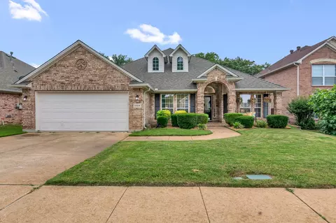 6504 Bluebird Dr, Arlington, TX 76001