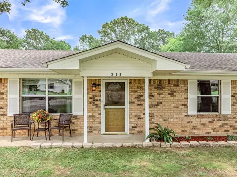 312 Parkway Ln, Gilmer, TX 75645