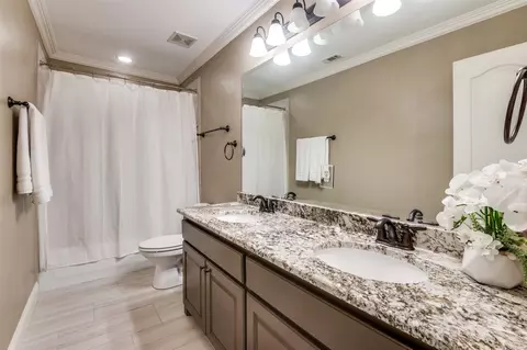 Bath - 903 Canvasback Ct, Euless, TX 76039 photo 4 of 4