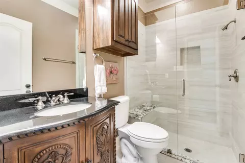 Bath - 903 Canvasback Ct, Euless, TX 76039 photo 3 of 4