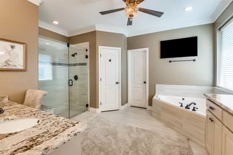 Bath - 903 Canvasback Ct, Euless, TX 76039 photo 2 of 4
