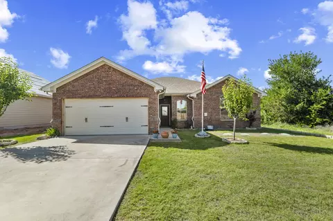 2304 Forest Hill Ln, Granbury, TX 76048