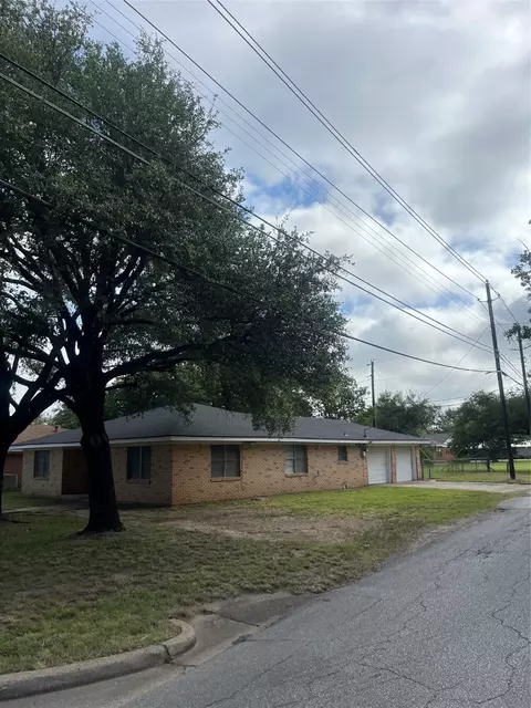 101 Oakland Dr, Lacy Lakeview, TX 76705