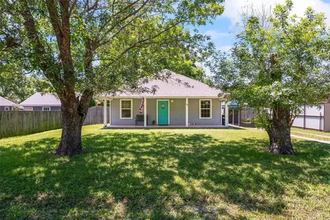110 S Race St, Tioga, TX 76271