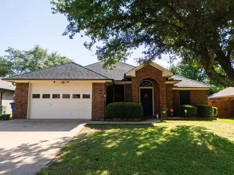 809 Oak Dr, Ennis, TX 75119