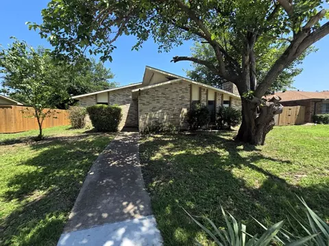 3706 Greenhill Ln, Grand Prairie, TX 75052