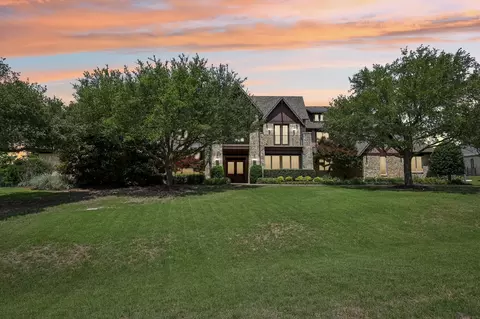 905 Tranquility Dr, Fairview, TX 75069