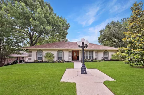 8820 Hunters Glen Trl, Fort Worth, TX 76120