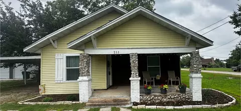 211 S Wickham St, Alvord, TX 76225