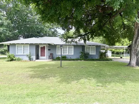 1103 Albert Broadfoot St, Bonham, TX 75418