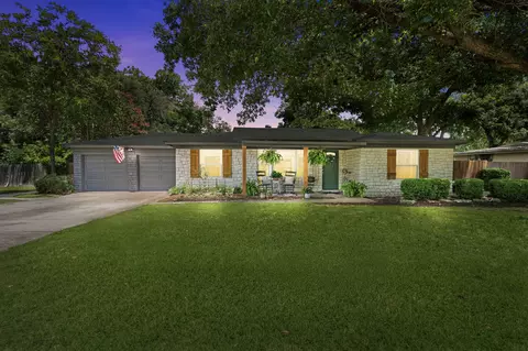 1115 Warden St, Benbrook, TX 76126