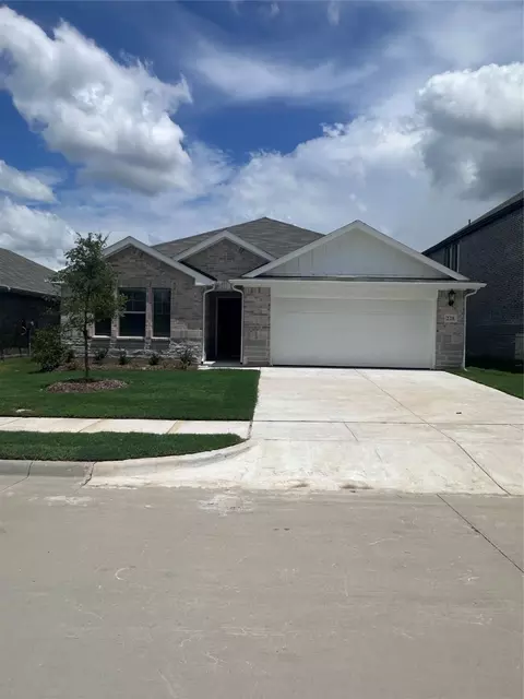 225 Sugarlands Dr, Greenville, TX 75402