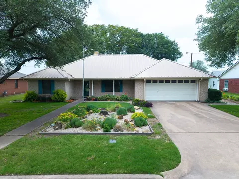 812 Crestline Dr, Mexia, TX 76667