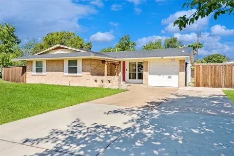 2425 Misty Ln, Carrollton, TX 75006