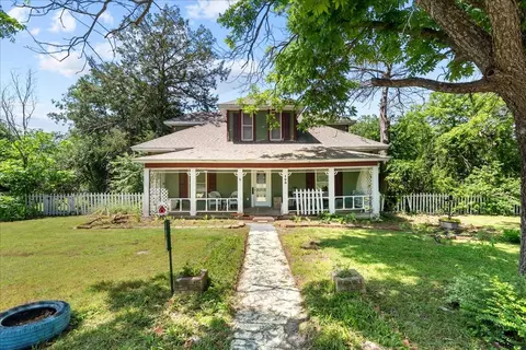 109 Hackberry Ave, Godley, TX 76044