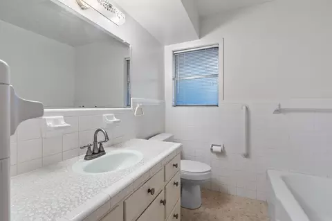 Bath - 400 E 6th St, Cameron, TX 76520 photo 1 of 5