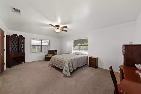 Bedroom - 400 E 6th St, Cameron, TX 76520 photo 4 of 6