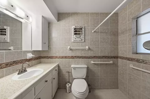 Bath - 400 E 6th St, Cameron, TX 76520 photo 3 of 5
