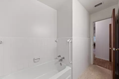 Bath - 400 E 6th St, Cameron, TX 76520 photo 2 of 5