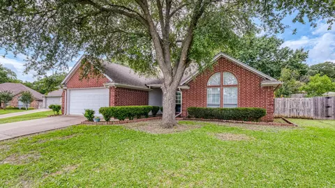 115 King Arthur Ct, Weatherford, TX 76086