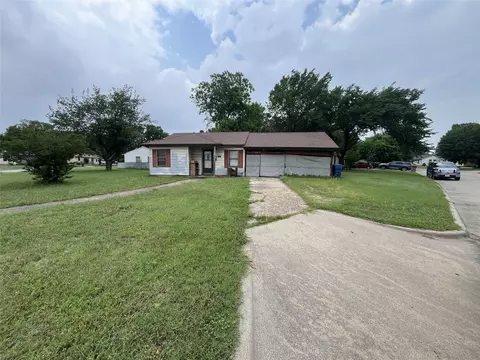1716 Globe Ave, Blue Mound, TX 76131