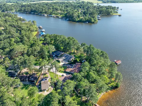 16820 Cardinal Ln, Troup, TX 75789