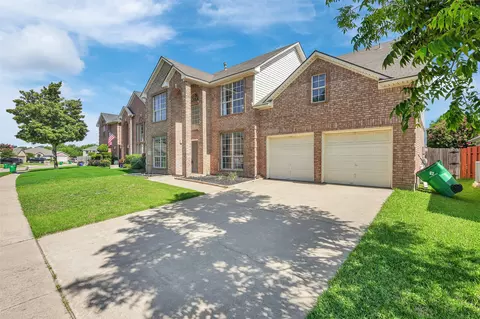 3925 Wisteria Ln, Haltom City, TX 76137