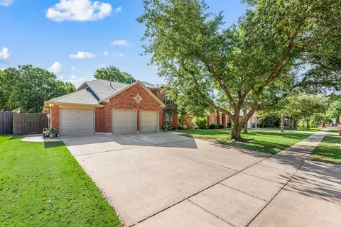 2112 Columbia Dr, Flower Mound, TX 75022