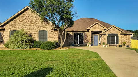 504 Greenwood Ln, Krum, TX 76249