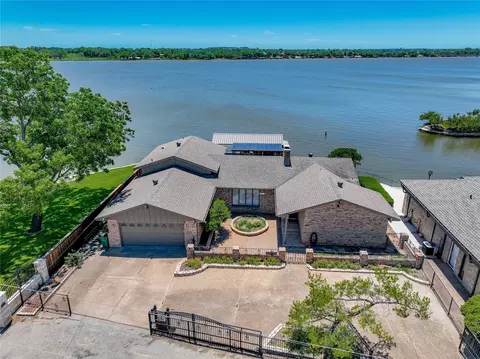 429 Granada Calle Ct, Granbury, TX 76049