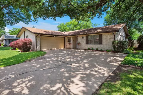 2827 Pritchett Dr, Irving, TX 75061