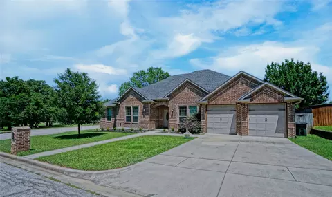 720 Madeline Ct, Azle, TX 76020