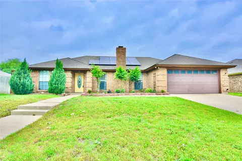 5605 Puerto Vallarta Dr, North Richland Hills, TX 76180