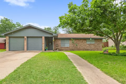 208 Alamosa Dr, Hewitt, TX 76643