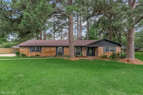 817 S Spruce St, Vivian, LA 71082