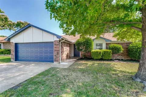 6648 Inwood Dr, Watauga, TX 76148