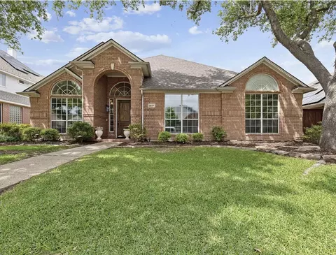 3927 Walden Way, Dallas, TX 75287