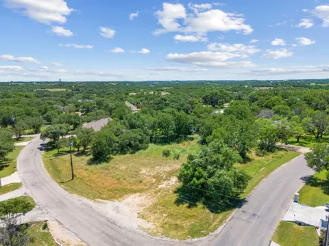 1210 Brazos Dr, Granbury, TX 76048