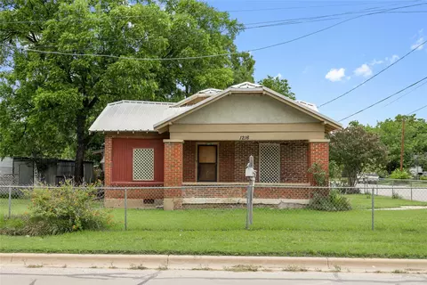 1216 3rd St, Brownwood, TX 76801