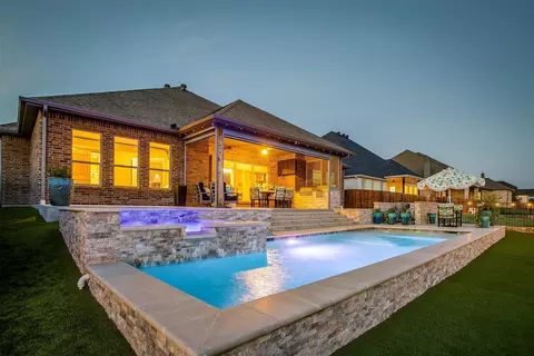 1305 Crown Valley Dr, Weatherford, TX 76087