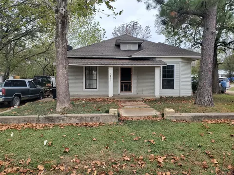 401 E Main St, Wolfe City, TX 75496